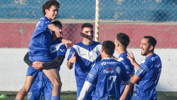 Deportivo Roca goleó como visitante a Alianza. (Foto: Mariano Di Giusto/Jornada).