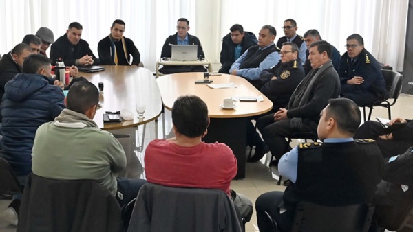 El encuentro se desarrolló en la Jefatura de la Policía en Rawson.