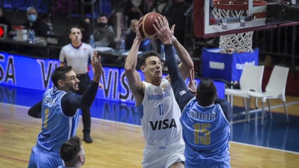 En un flojo partido, Argentina venció a Uruguay por 74-67 en el segundo amistoso previo al choque ante Venezuela.