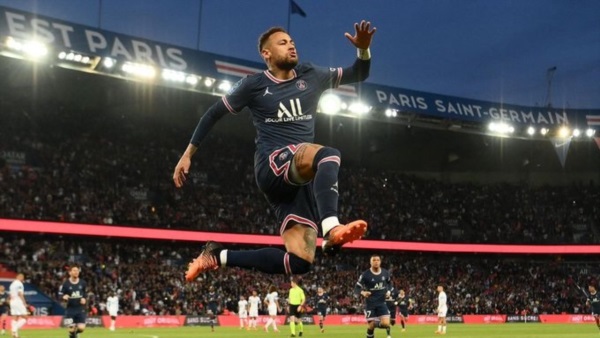 El PSG le ha comunicado a Neymar que no cuenta con él para la próxima temporada.