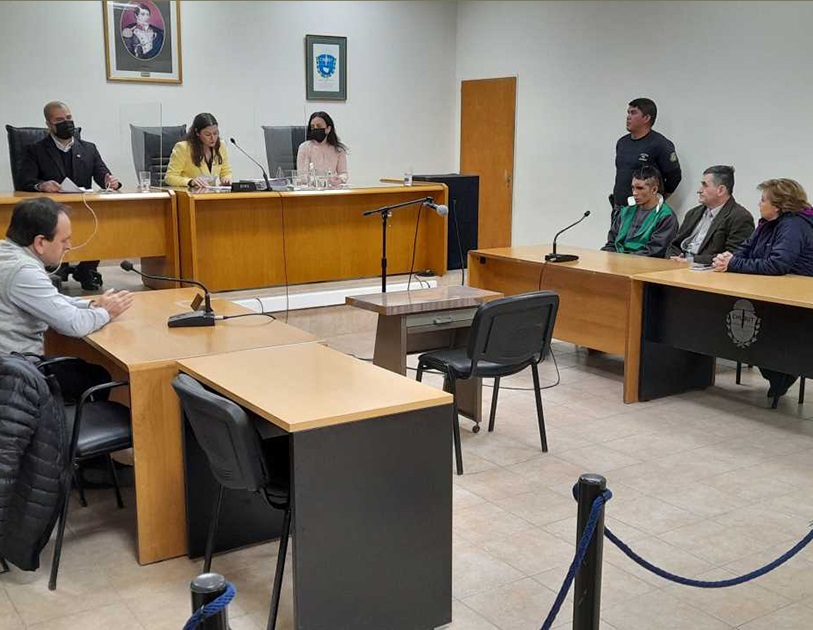 Lucio Silva escuchando la sentencia tras haber asesinado a Raimapo.