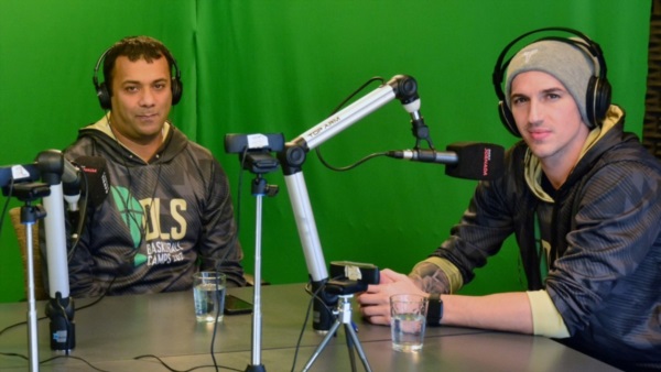 Nicolás De Los Santos y Gustavo Sapochnik, en los estudios de Cadena Tiempo. (Foto: Alberto Evans/Jornada).