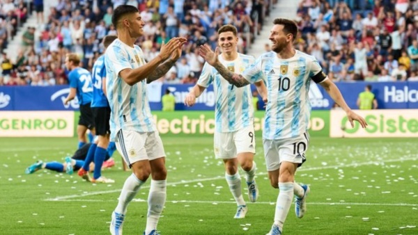 Sin palabras! Cinco goles de Messi para el 5-0 de Argentina ante Estonia en Pamplona.
