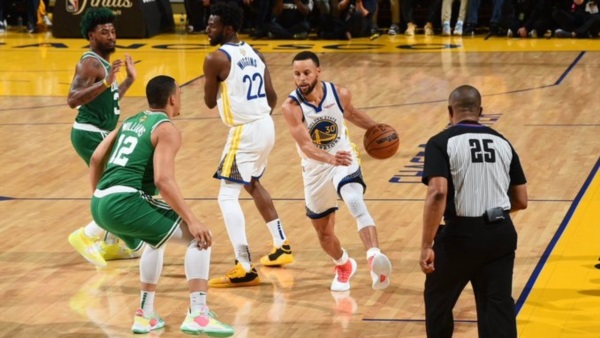 Paliza en la Bahía! El ‘Chef’ Curry terminó el partido con 29 puntos, incluyendo 5 triples.