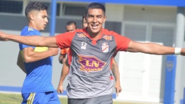 Peinipil festeja un gol contra Boca. Foto: Prensa Arsenal de Sarandí.