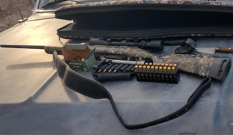 Tanto el arma y municiones halladas como la carne fueron incautadas.