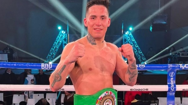 Octava victoria del hijo de Walter para lograr su primer título en el profesionalismo.