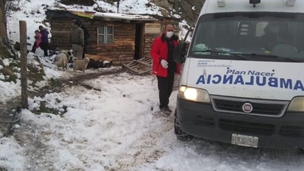 Tras ser apuñalado en el pecho, el joven fue trasladado de urgencia al hospital  donde quedó internado.