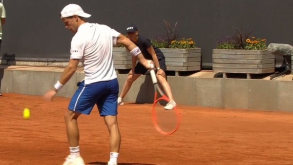 Otra dura derrota de Schwartzman: en Hamburgo hasta rompió una raqueta, una acción inusual en su comportamiento.