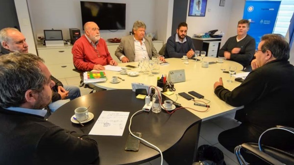 Los funcionarios se reunieron ayer a la mañana en la Municipalidad.
