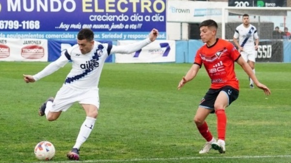 El "Rayo" Fernández entró con el marcador 0-2 y poco pudo hacer. (Foto: Matías Arrascoyta).