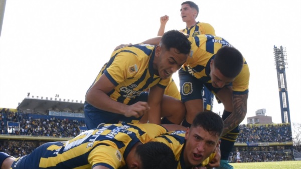 Rosario Central sigue sumando puntos bajo el mando de Tevez. Foto: Rosario Central.