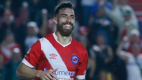 Argentinos superó a un entonado Unión de Santa Fe con un doblete de Ávalos.