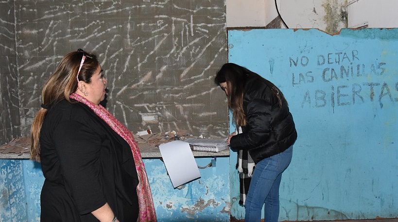El gimnasio, aún en obras, se encuentra en estado de desuso.