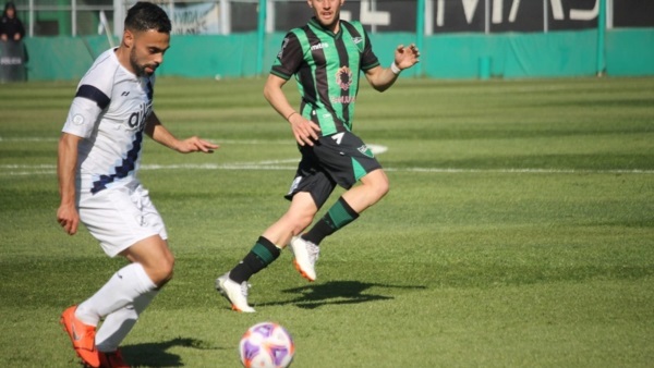Martín Rolle encabeza un ataque de La Banda. (Foto: Prensa San Martín de San Juan).