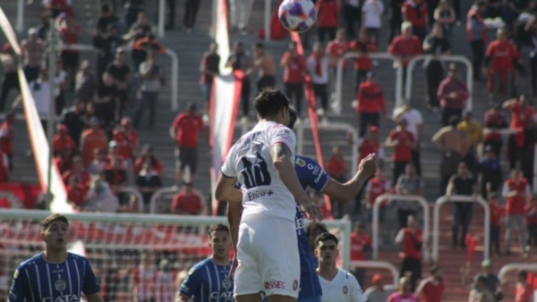 Independiente empató ante Godoy Cruz, jugando un tiempo entero con un jugador de más.