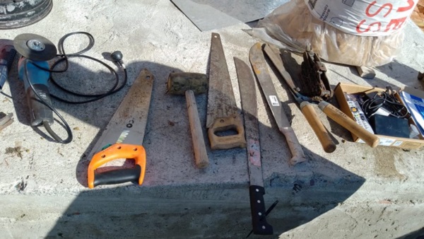 Celulares, un auto, elementos y droga fueron incaitados por Policía.