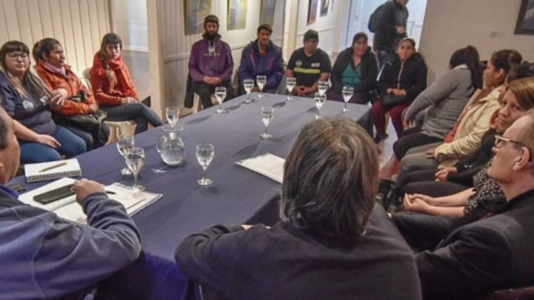 Discusión. Una postal del debate con el pedido para las familias de los trabajadores rurales en el Valle. 