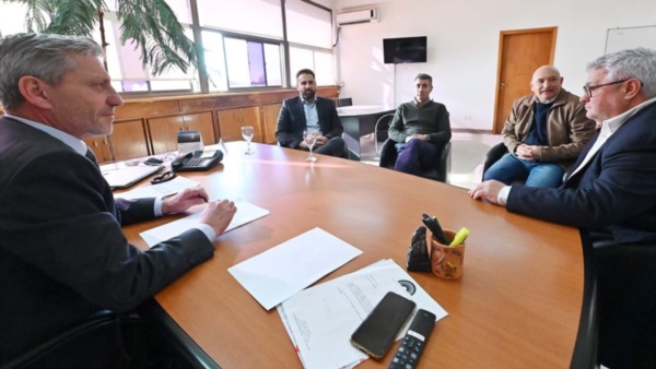 Encuentro. El mandatario conoció de primera mano el optimista escenario productivo de los cereceros.