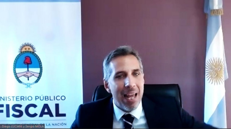 Luciani escribió sobre "los presuntos sobornos en la cartelización de la obra pública”.