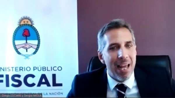 Luciani escribió sobre "los presuntos sobornos en la cartelización de la obra pública”.