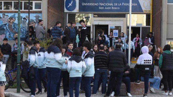 Un nuevo mundo. Los alumnos conocieron la oferta académica de la Universidad en la Sede Trelew.