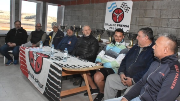 La conferencia de prensa contó con la presencia de Sandro y Emanuel Abdala, del TN, que estarán en la categoría Gol 1.6. (Foto: Sergio Esparza/Jornada).