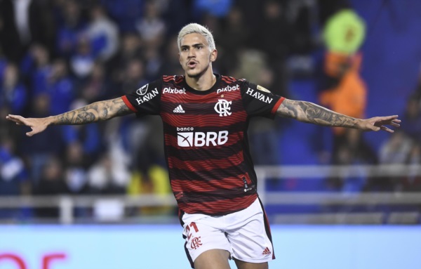 Pedro, el delantero que salió de Fluminense, estuvo a un paso del Real Madrid y amargó a Vélez en la Libertadores.
