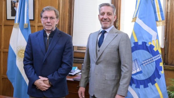 Encuentro. Elgobernador y el funcionario nacional acordaron varios convenios a favor de la provincia.