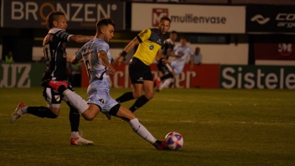Brown no hace pie de visitante. Un error lo dejó sin nada en Floresta. (Foto: Prensa Brown).