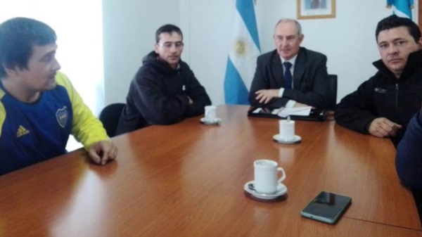 El padre y tíos de José Crettón fueron recibidos por el ministro de Seguridad,  Héctor Miguel Castro.