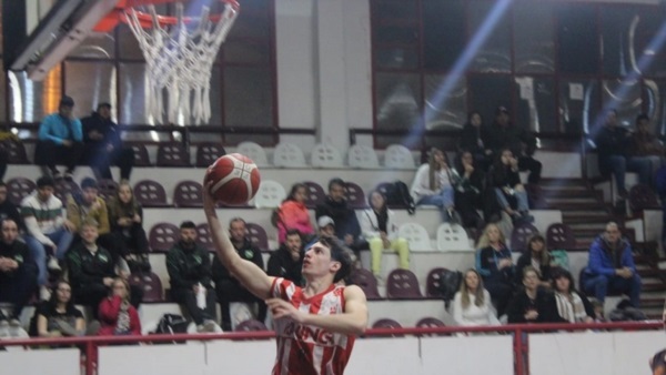 Racing se llevó una valiosa victoria del gimnasio "Diego Simon". (Foto: Prensa Racing).