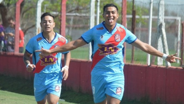 Gran combinación entre Viveros, Britez y Peinipil, que el madrynense definió ante la salida del arquero. 