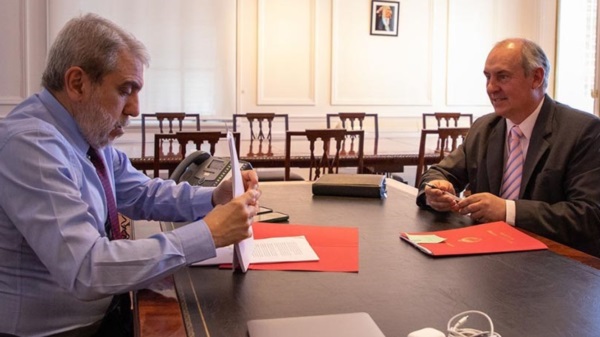 Firma. Aníbal habilitó el desembolso para nuestra provincia. 