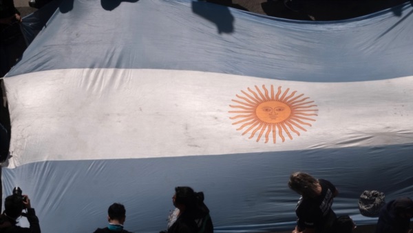El país travesado por una conmoción social y política . La investigación  de magnicidio debe  ser a fondo.