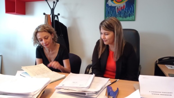 Fiscal María Angélica Cárcano y la funcionaria Romina Carrizo.