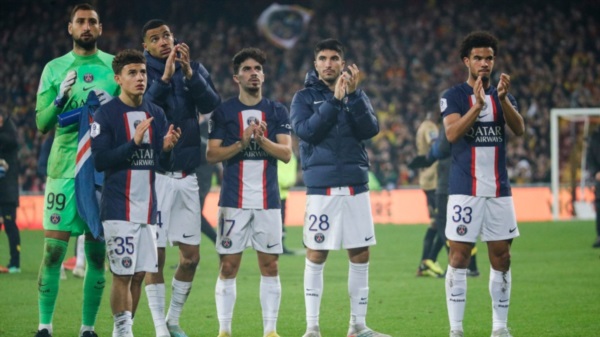 Los futbolistas del PSG aplaudieron a sus hinchas. Foto: PSG.