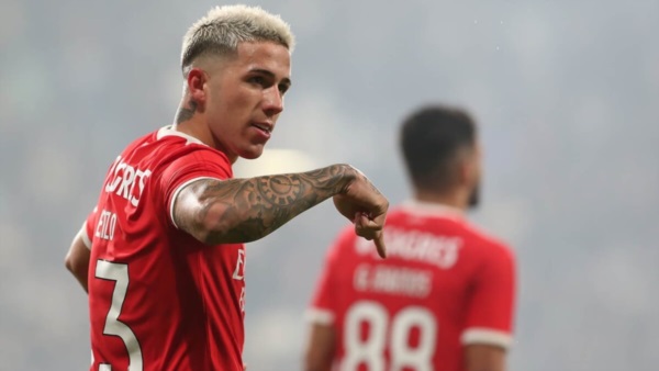 Enzo marcó un golazo y en el festejo avisó que se queda en Benfica.