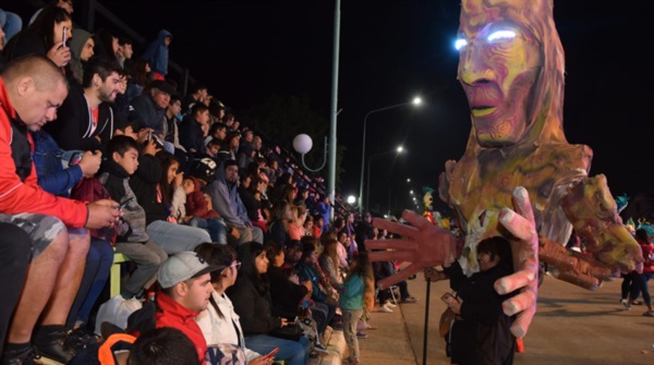 Los carnavales más famosos de la Patagonia vuelven a Dolavon.