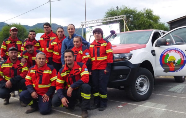 El Gobierno, a través de la Secretaría de Bosques, entregó camionetas destinadas a la Brigada de Incendios. 