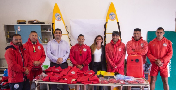 Recursos. Los guardavidas con los nuevos insumos para su trabajo diario. 