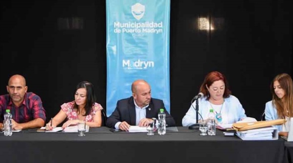 Escena de la apertura de licitación, realizada ayer en Puerto Madryn.