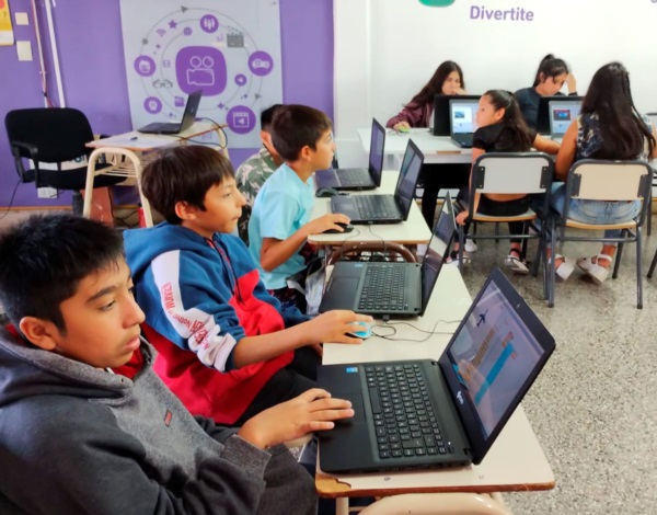 La Municipalidad de Trelew ofrece actividades tecnológicas para los más chicos durante el verano. 