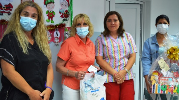 Cendra, Medina, Rosales y Olivera, representantes municipales que visitaron a Joel y le regalaron un ajuar.