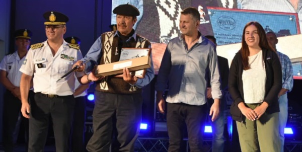 Entrega de premios. La localidad vivió jornadas plenas de actividades ecuestres y presentaciones artísticas.