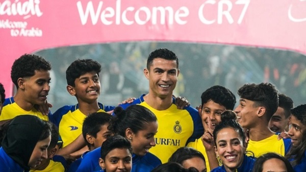 CR7 jugará en Arabia Saudita a sus 37 años. Cumple 38 el 5/2. Aunque su llegada a Al-Nassr divide aguas, muchos futbolistas de renombre fueron a ligas exóticas/lejanas en la recta final de su carrera.