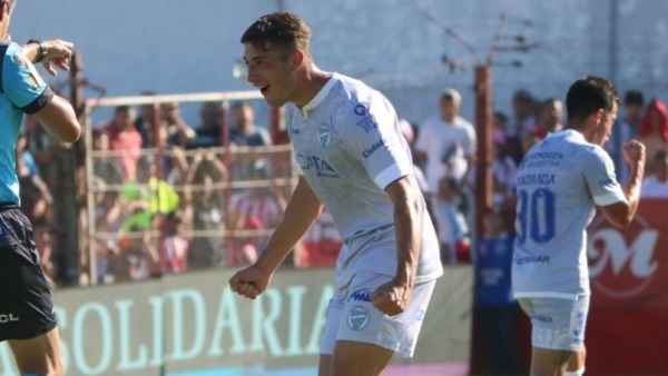  Ábrego el gol del Tomba, que fue convalidado a instancias del VAR, para iniciar ganando. 