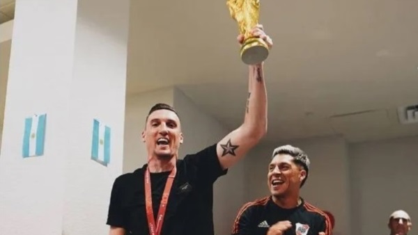 Armani y el recibimiento de River como campeón del mundo.
