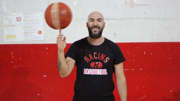 Echegaray, técnico de Racing. Foto: Racing Club de Trelew.