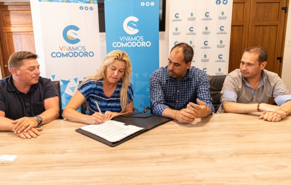 Rúbrica. El acto para dar el primer paso rumbo al objetivo de una vecinal para un barrio nuevo en la ciudad.